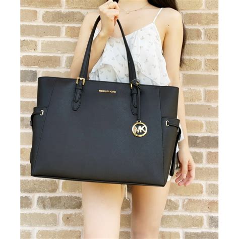 michael kors set e w top zip tote black|largest Michael Kors Tote.